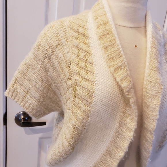 Anthropology Sleeping On Snow - Picture 2 of 6